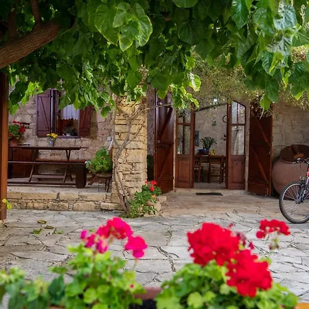 Apanemia House Holiday home