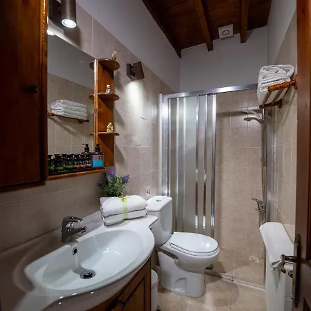 Holiday home Apanemia House Lofou