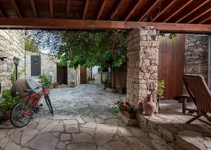 Apanemia House Ferienhaus Lofou